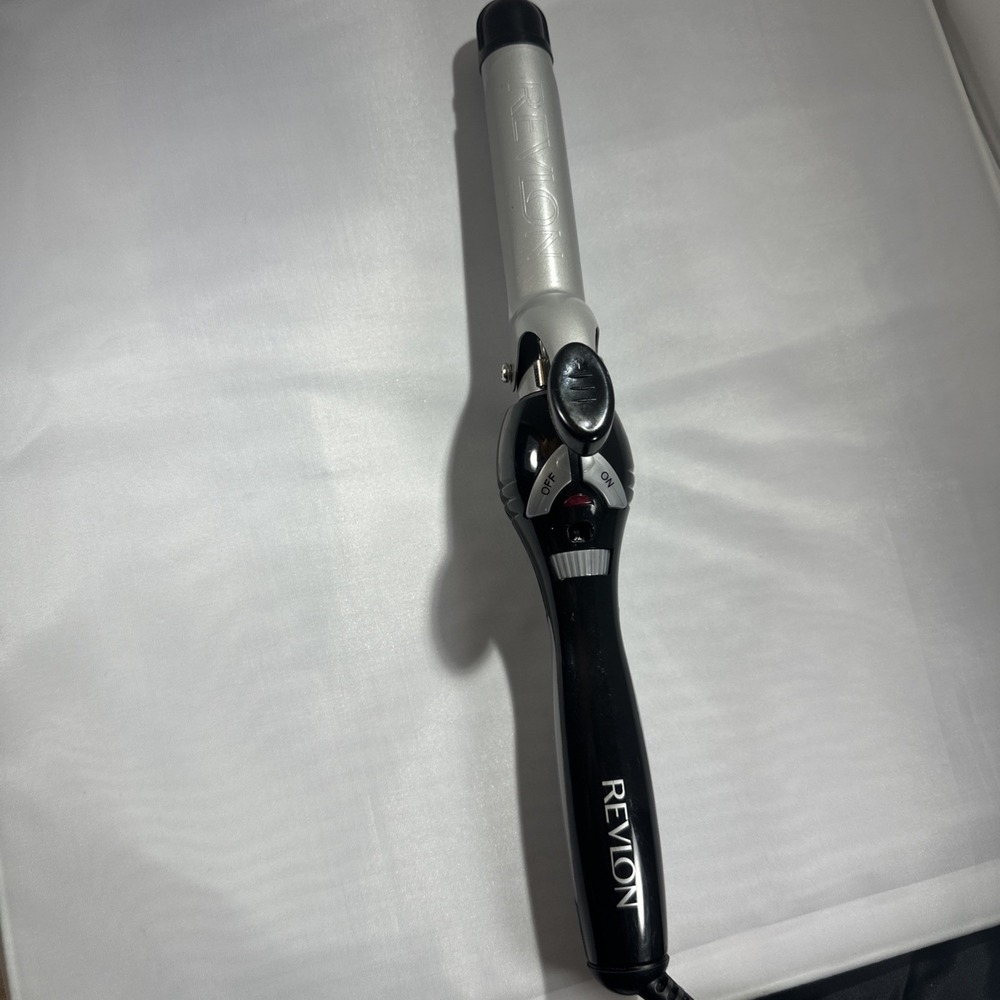 Revlon Helen of Troy 1.25" Black Curling Iron RVIR 1081 GREAT CONDITION!!!